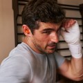 Apple Słuchawki Powerbeats Fit - bezprzewodowe douszne słuchawki sportowe - pomarańczowa iskra
