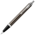 Parker IM Core Dark Espresso CT 1931671 – elegancki długopis automatyczny w kolorze ciemnego espresso, z chromowanymi detalami i wkładem QuinkFlow.